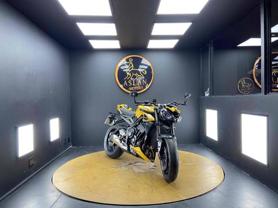 TRIUMPH STREET TRIPLE 765 RS 